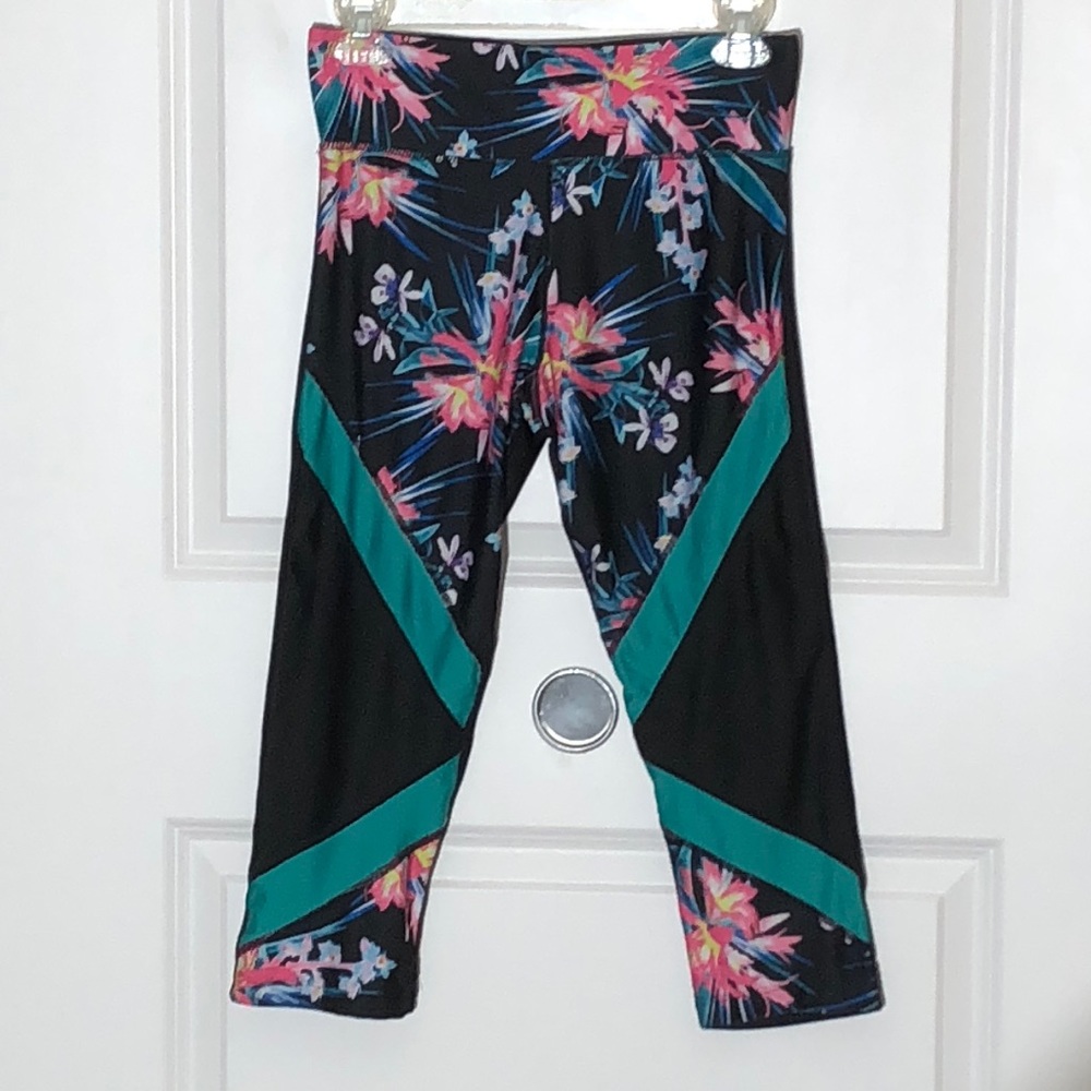 Pink Lotus Yoga Floral Capris Medium Workout